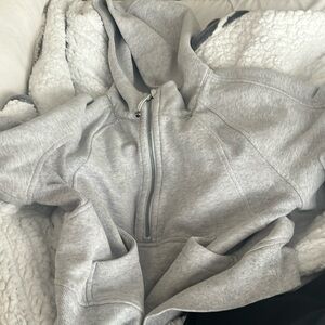 lulu light gray scuba size 2 worn about 2 times. no stains or nothing